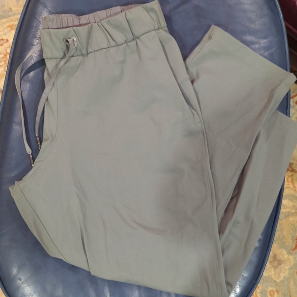 Lululemon Capri pants